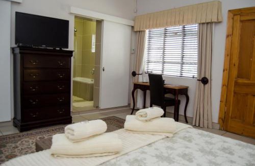 Cradock Bed & Breakfast | Annies House