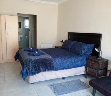 Emfuleni House | Annies Overnight