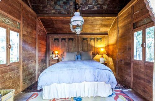 Petaluma House | Antique Indonesian Teakwood Cottage for a Romantic Getaway in Petaluma, California