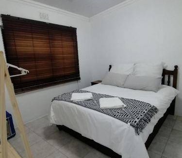 Grassy Park Apartment | Apartment ∙ 2 bedrooms ∙ 2 guests