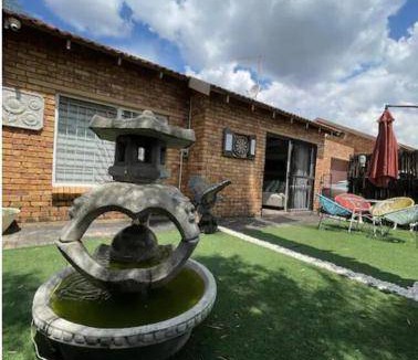 Greater Johannesburg Metropolitan Area Apartment | Apartment ∙ 2 bedrooms ∙ 4 guests