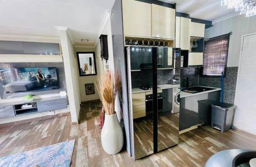 Greater Johannesburg Metropolitan Area Apartment | Apartment ∙ 2 bedrooms ∙ 4 guests