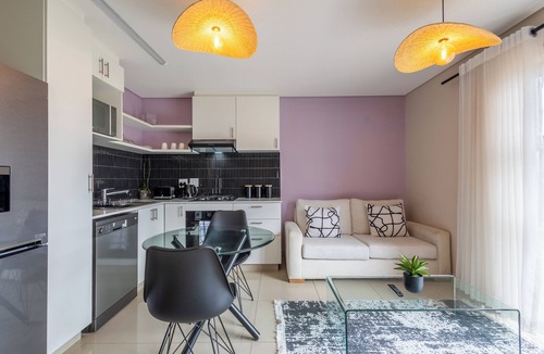 Umhlanga Apartment | apartment is close to everything beautiful and Morden . Free WiFi and parking