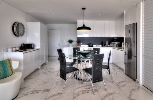 Bloubergstrand Apartment | Apartment with beach view and island view not affected by loadshedding! by HMH
