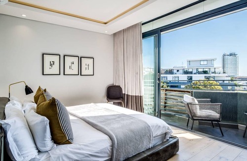 Three Anchor Bay Apartment | Apartment ∙ 3 bedrooms ∙ 6 guests