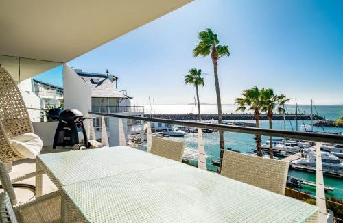 Mouille Point Apartment | Aqua Views