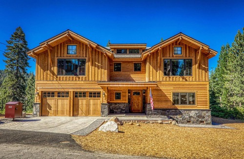Comstock Acres House | Arcadia by Tahoe Getaways - Deluxe 5 BR w Hot Tub, EV Charger & A/C
