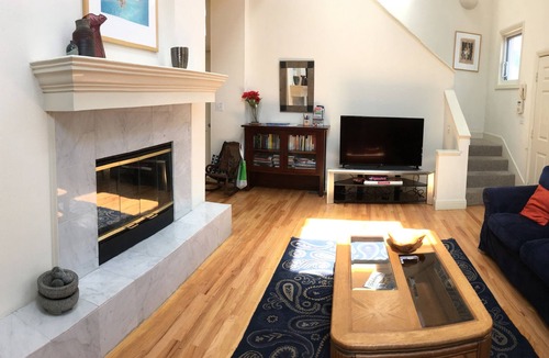 Ocean View and Fourth Street House | Architectural Gem: 2-Bedroom furnished loft near Berkeley's 4th Street Shops