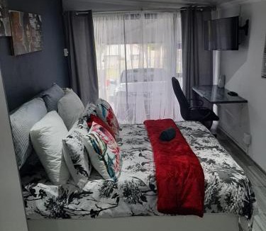 Amalinda Apartment | Ariah's Guesthouse and Self Catering