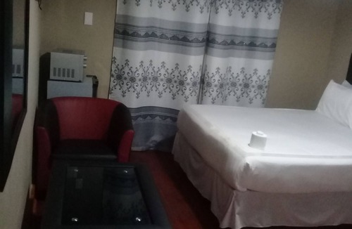 Greater Johannesburg Metropolitan Area Cabin | Arrive as Guests, Leave as friends.