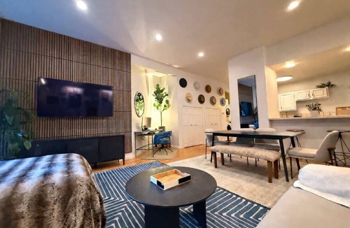 Pacific Heights Apartment | Artists' Studio Loft