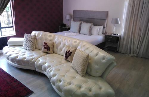 Universitas House | Ashwood The Ridge Boutique Hotel