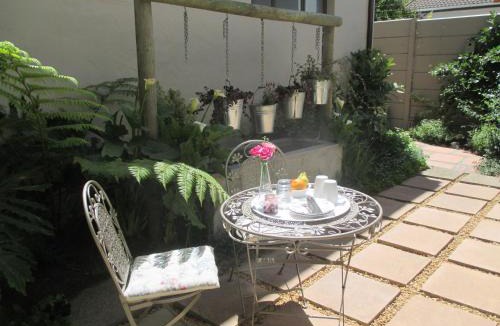 Bloubergstrand Hostel | At Rosies KiteHouse - Private rooms week to week, Monday to Monday