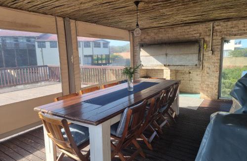 Oyster Bay House | AT THE BEACH