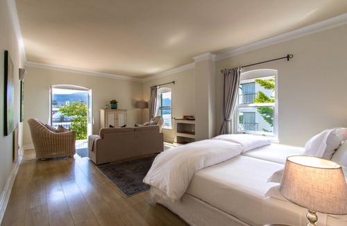 Hermanus City-Centre House | Auberge Burgundy Guest House