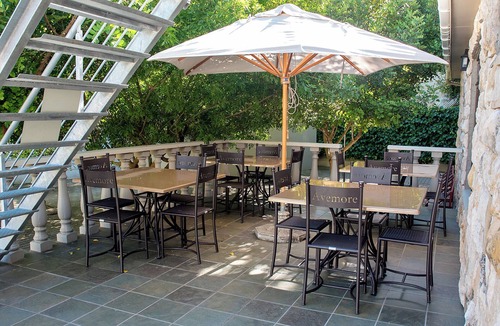 Sedgefield Apartment | Avemore Sedgefield Island apartment situated one street from the beautiful lake