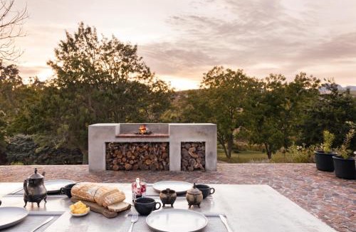 Stellenbosch Apartment | Avemore Vineyard View - wood fired hot tub and full power back up