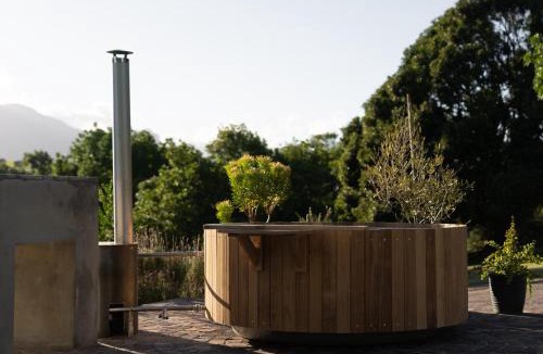 Stellenbosch Apartment | Avemore Vineyard View - wood fired hot tub and full power back up