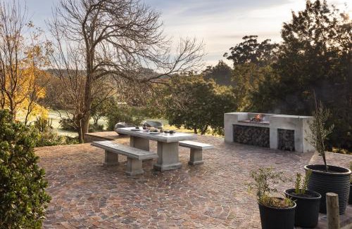 Stellenbosch Apartment | Avemore Vineyard View - wood fired hot tub and full power back up