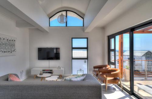 Big Bay Apartment | Azure 216