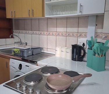 Lansdowne House | Azzure Apartments 4 sleeper Crawford
