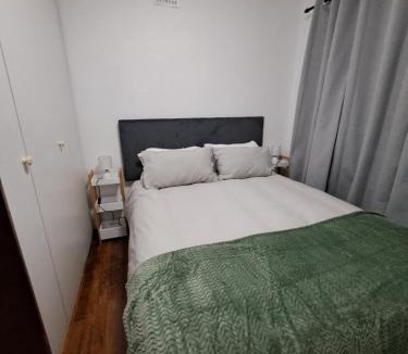 Lansdowne House | Azzure Apartments 6 sleeper Crawford
