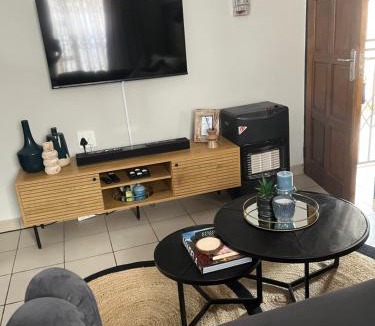 Greater Johannesburg Metropolitan Area House | B-Hive at Devland Room 2