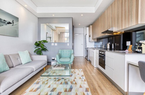 Cape Town City Centre Apartment | Backup-Power Modern New York Style Luxury Apartment on Popular Bree Street