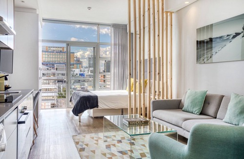 Cape Town City Centre Apartment | Backup-Power Modern New York Style Luxury Apartment on Popular Bree Street