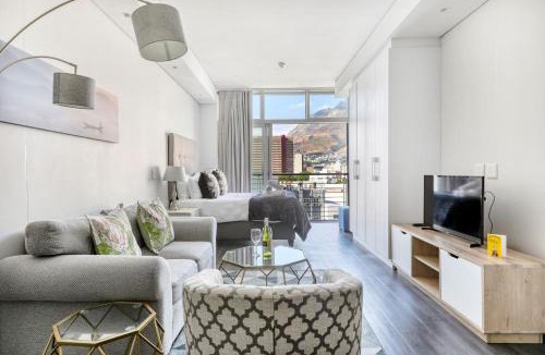 Cape Town City Centre Apartment | Backup-Power Mountain View Trendy Apartment