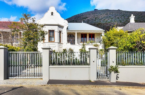 Green Point Cottage | Backup-Powered Beautiful Garden Apartment Located in Popular Green Point Village