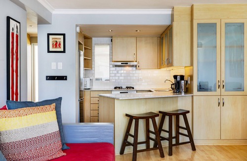 Sea Point Apartment | Backup-Powered Perfect Bantry Bay Sea Views, Fantastic Sea Point location