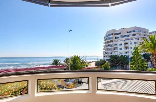 Sea Point Apartment | Backup Powered Sea View Apartment on the Promenade