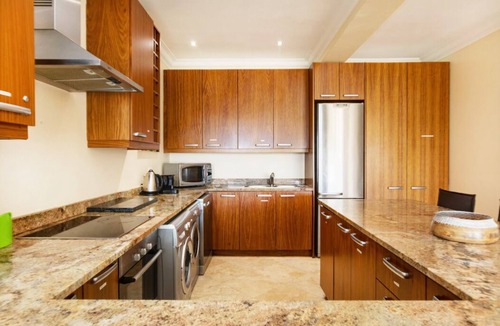 Camps Bay Apartment | Backup-Powered Spacious 300sqm Condo on Bakoven Beach with Private Outdoor Pool