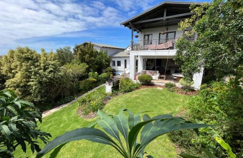 Plettenberg Bay House | Baha Sanctuary House - 3 Bedroom House with Pool