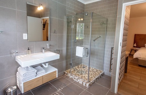 Robertson House | Ballinderry - The Robertson Guest House
