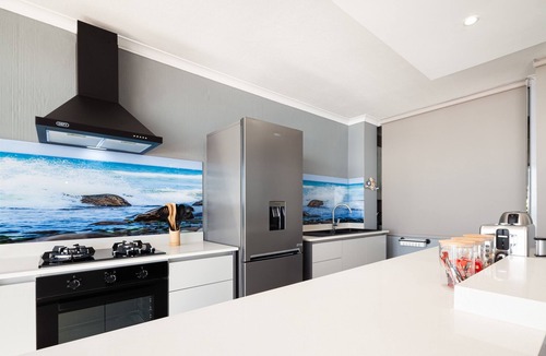 Shaka's Rock Apartment | Ballito Beachfront Retreat - No Loadshedding