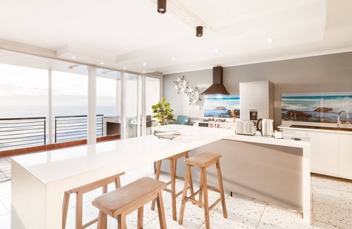 Shaka's Rock Apartment | Ballito Beachfront Retreat - No Loadshedding