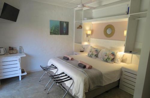 Scottburgh Bed & Breakfast | Bare Feet Retreat B&B