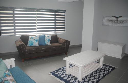 Amanzimtoti Apartment | Barefoot Bungalo