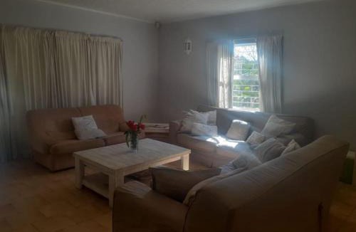 Emfuleni Apartment | Barti's Home
