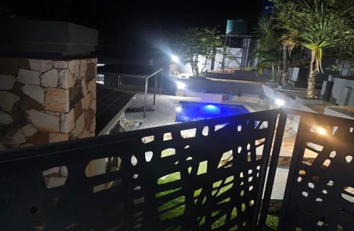 Tshakhuma Cabin | Batuka Damview Lodge