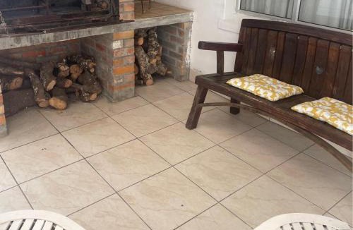 Gordons Bay Central House | Bay Breeze Guesthouse Selfcatering