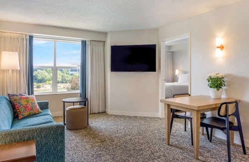 Oyster Point Hotel | Bay view Suite with Free Breakfast | Near San Francisco Airport