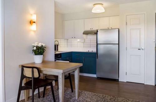 Oyster Point Hotel | Bay view Suite with Free Breakfast | Near San Francisco Airport
