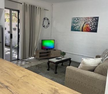 Gordons Bay Central Apartment | Baybreeze Flatlet