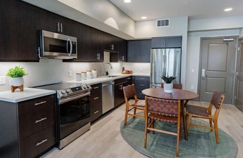 Burlingame Condo | Bayswater 3BR Residence w Relaxed Living Spaces
