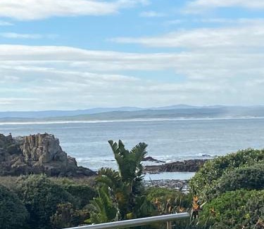 Eastcliff Apartment | Bayview 104
