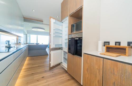 Eastcliff Apartment | Bayview 303