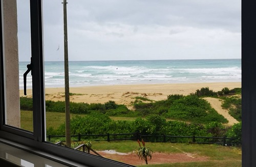 Aston Bay House | Beach Front Apartment close to the beach with magnificent sea views.